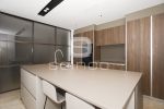 cocina con correderas de cristal madera con isla cocinas soinco